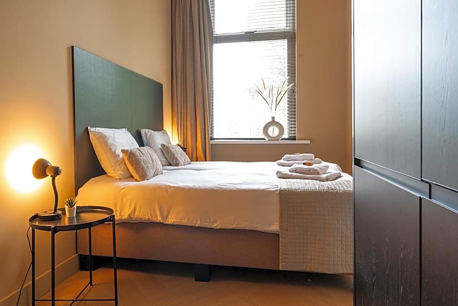 Breda Apartment w Kitchen & Private Bathroom 2p