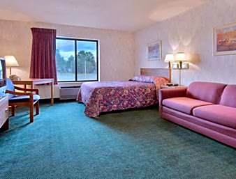 Studio Suite with Three King Beds - Non-Smoking