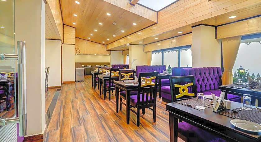 Sumitel Hotel 500 meters from Mall Road