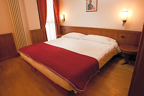 One-Bedroom Suite with Balcony