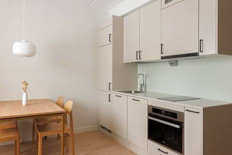 Large-studio upper floor