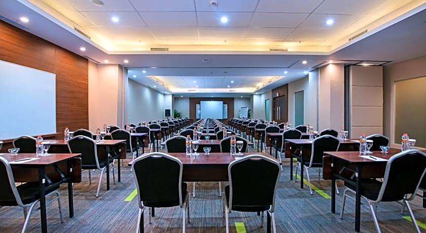 Grand Whiz Poins Simatupang Jakarta