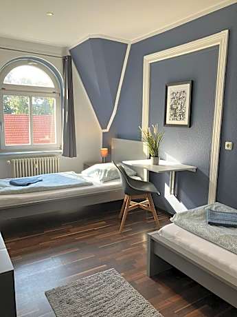 Standard Twin Room with Shared Bathroom