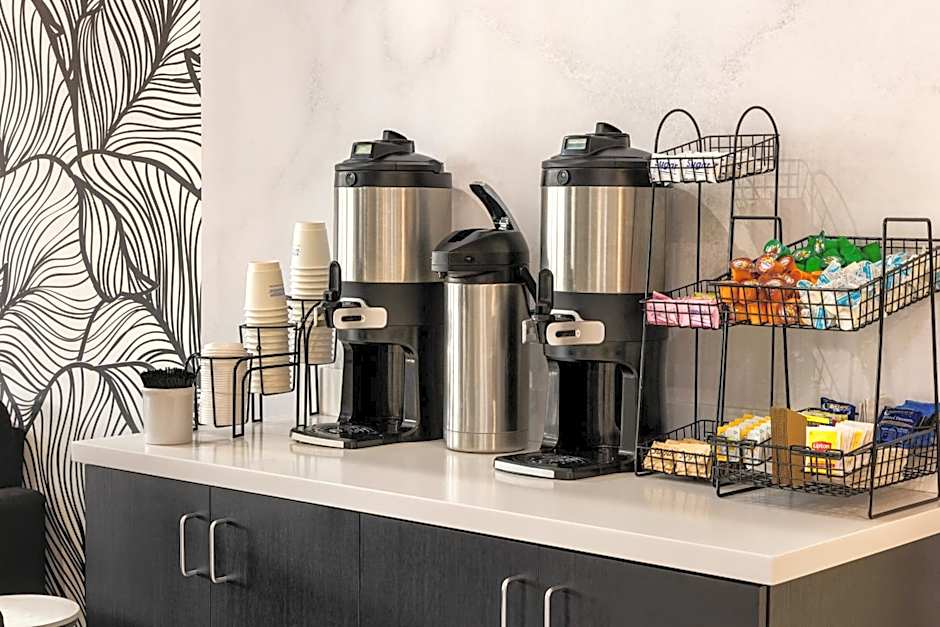 La Quinta Inn & Suites by Wyndham Lake George