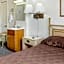 OYO Historic Cameron Hotel Brownsville I-69E
