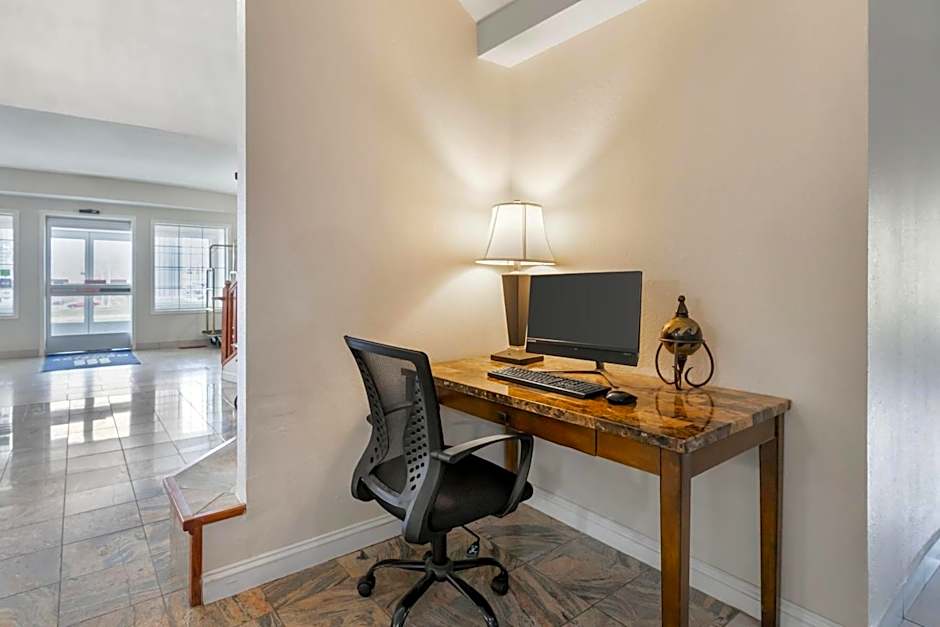 MainStay Suites Madison Airport