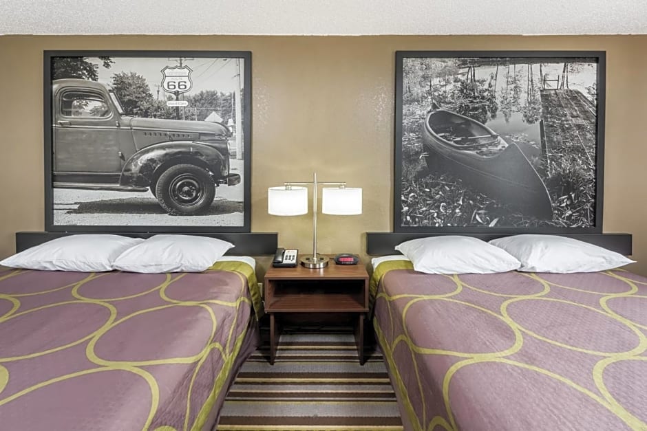 Super 8 by Wyndham Bloomington Normal