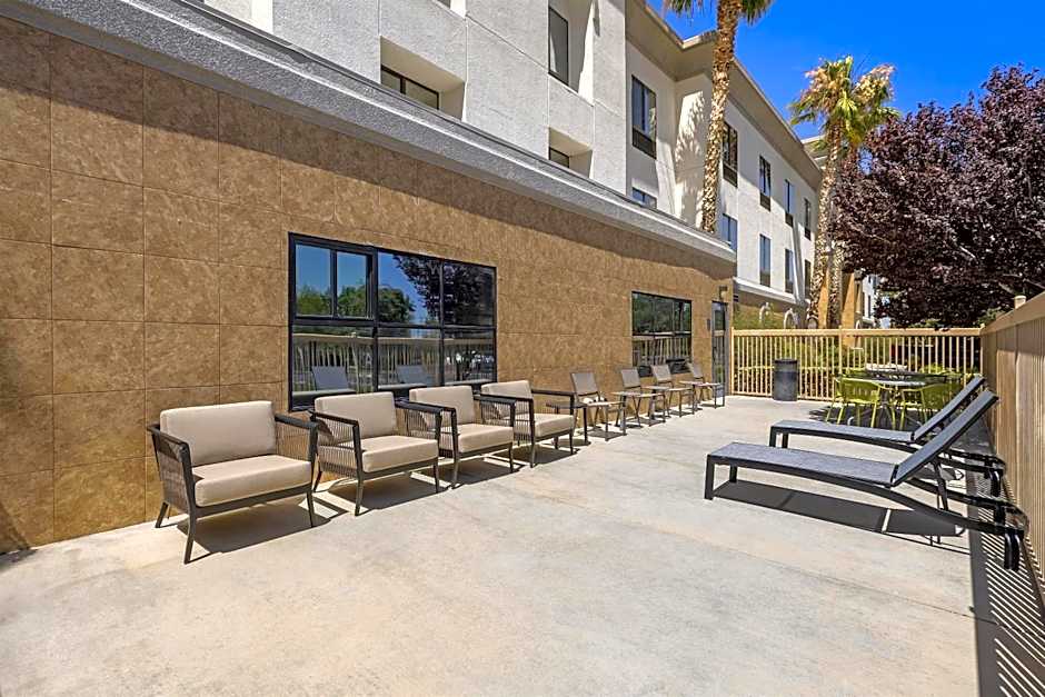 Hampton Inn & Suites Lancaster