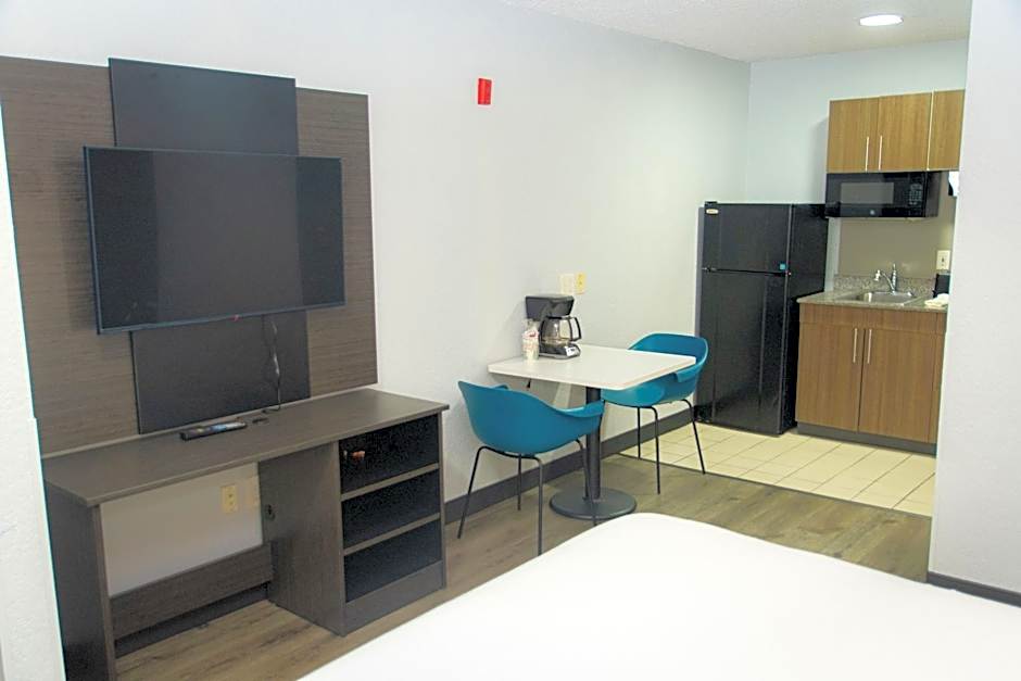 Studio 6 Extended Stay - West Palm Beach, FL