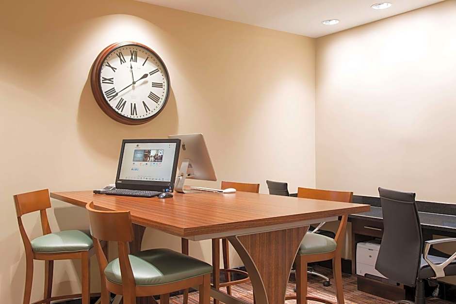 DoubleTree By Hilton Hotel Grand Rapids Airport