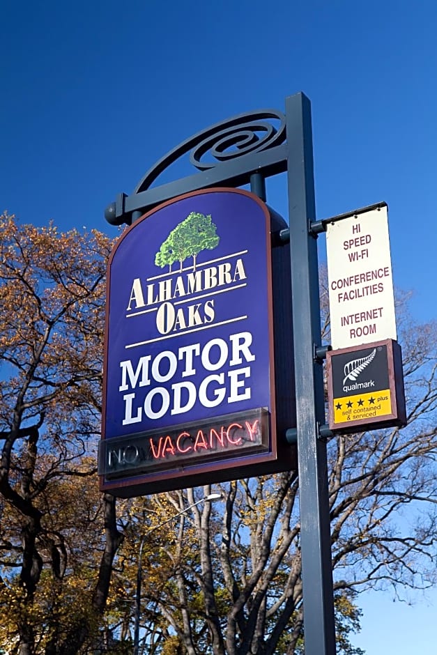Alhambra Oaks Motor Lodge