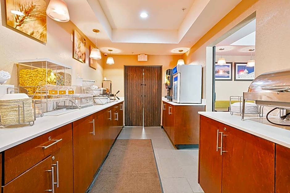 Comfort Inn & Suites Montgomery East Carmichael Rd