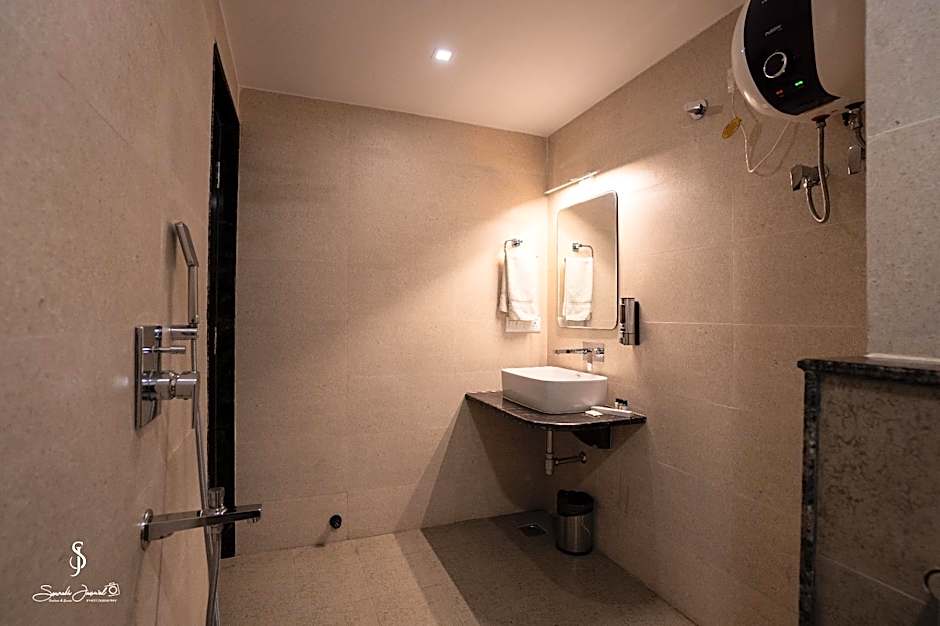 HOTEL MK GRAND, ISHWAR TOWER NEAR PDR MALL, GODOWLIA