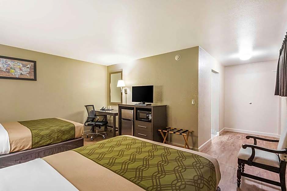 Econo Lodge Inn & Suites I-35 At Shawnee Mission