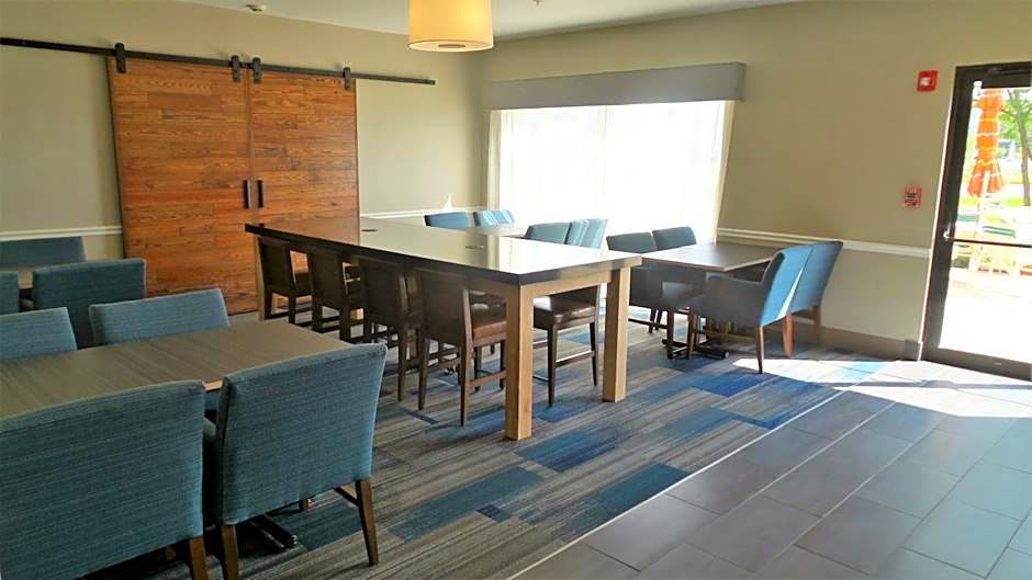 Holiday Inn Express & Suites - Muncie By IHG