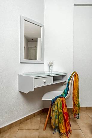 Friends & Family Sea View Room