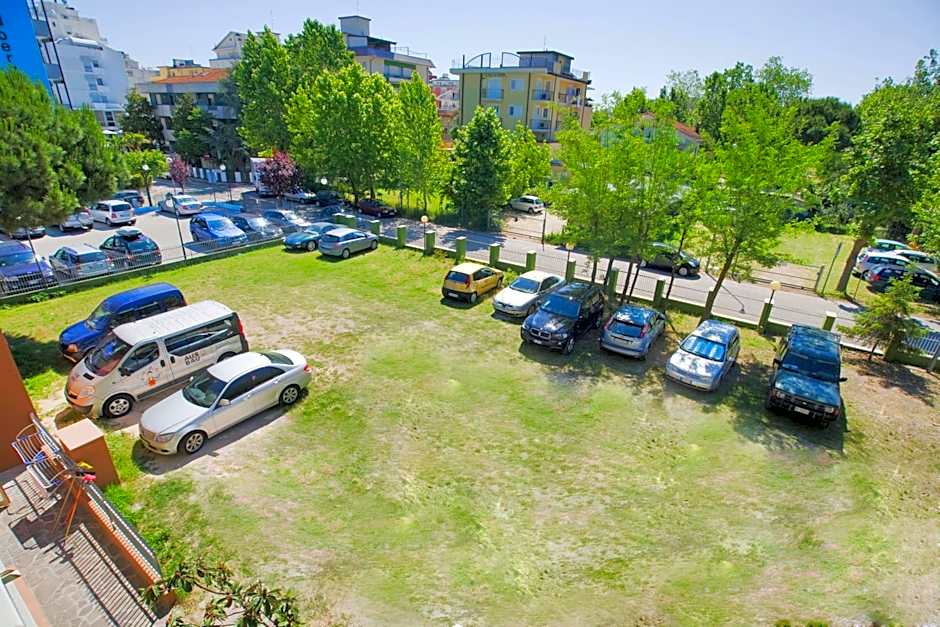 Hotel Etna - Hotel per Coppie e Famiglie con Parcheggio e Spiaggia