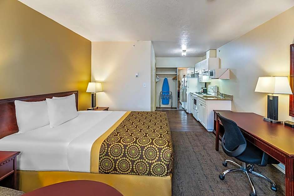 Econo Lodge  Inn & Suites