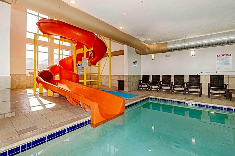 Comfort Inn & Suites Logan Near University