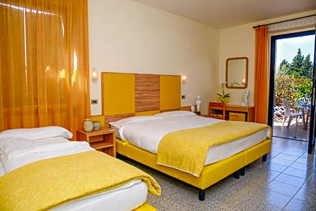 Small Double Room with Balcony or Terrace