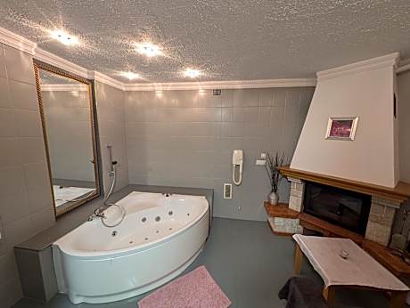 Double Room with Spa Bath