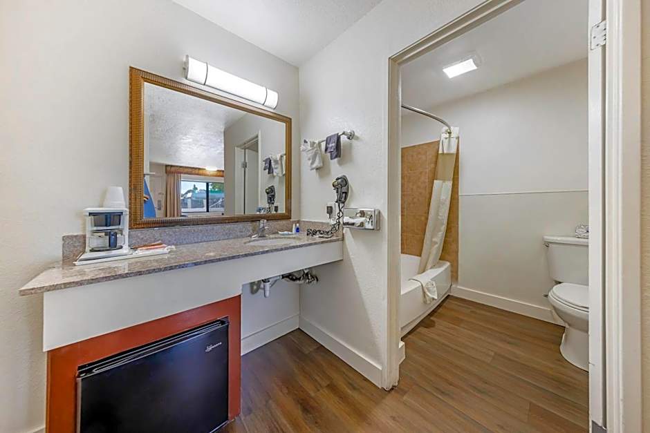 Rodeway Inn At Nevada State Capitol