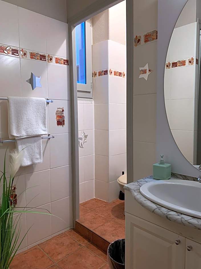 L'EMBLEME - BOUTIQUE HOTEL