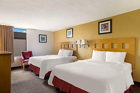 Quadruple Room with Two Queen Beds - Non Smoking