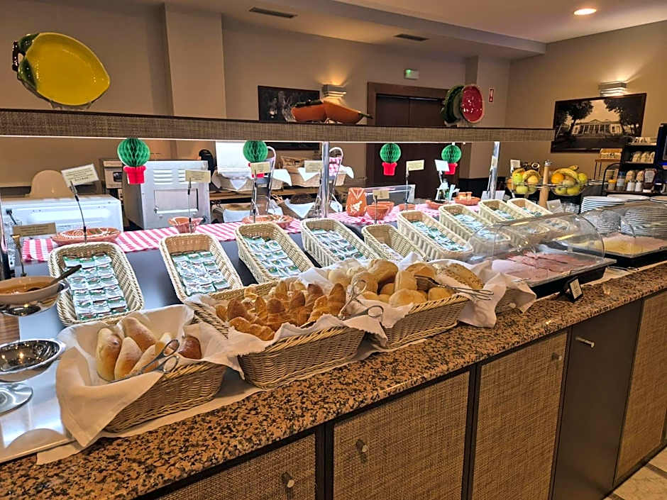 Hotel Feira Pedra Bela