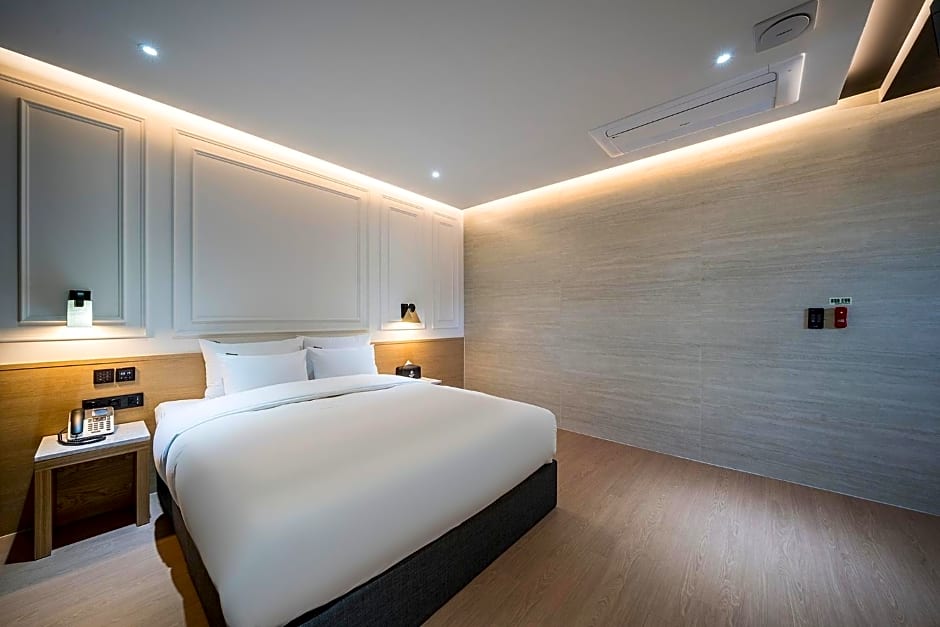 Brown Dot Hotel Pyeonghwa plaza