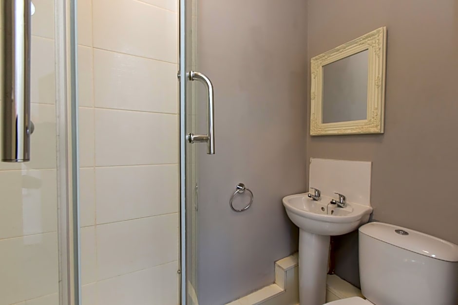 Townhouse @ 27 Electricity St Crewe