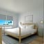 Bay Shores Peninsula Hotel