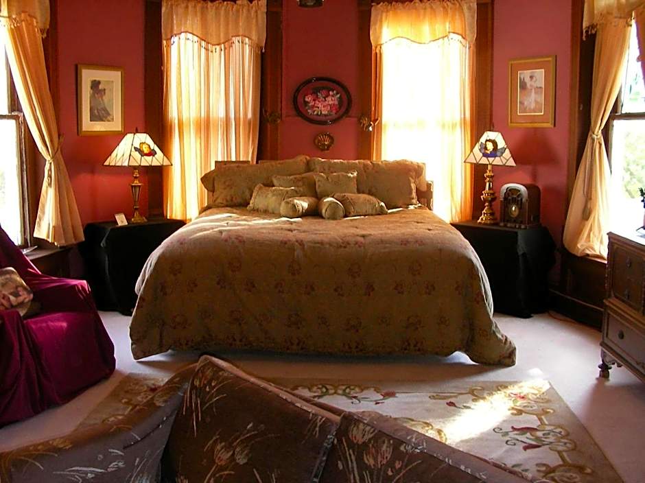 Riverview Mansion Hotel