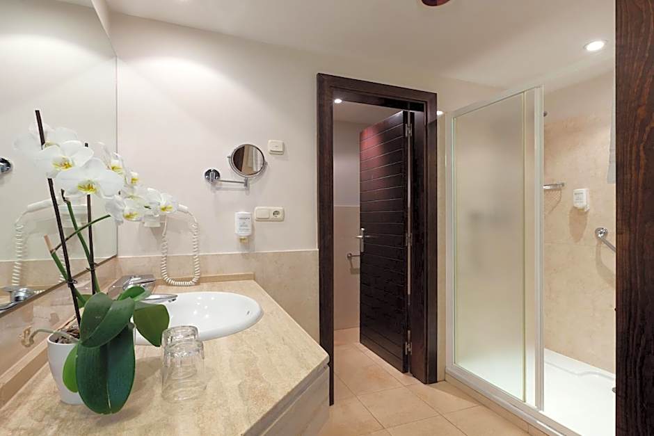 Impressive Playa Granada Golf