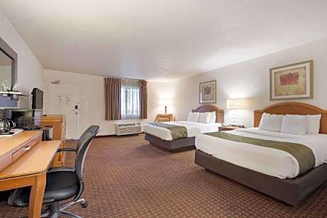2 Queen Beds, Smoking