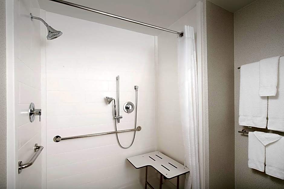 Holiday Inn Express & Suites San Antonio North - Windcrest By IHG