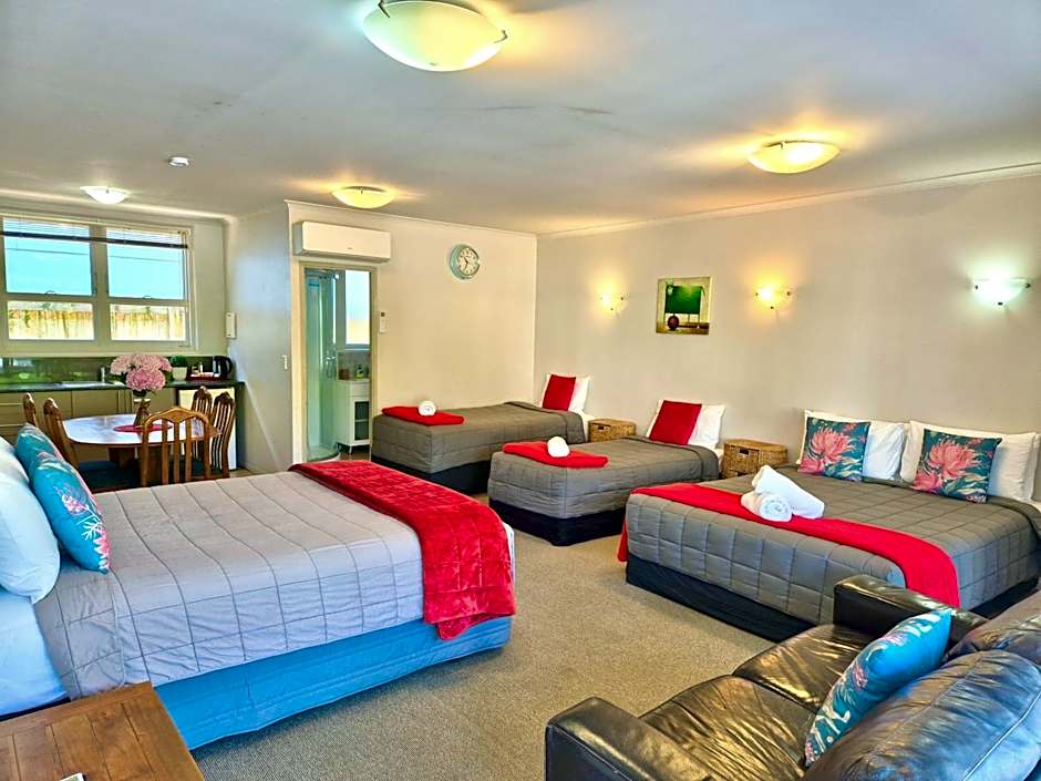 Absolute Lake View Motel