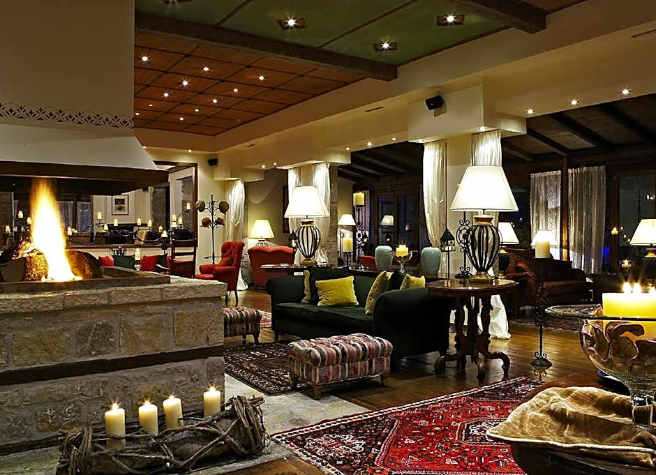 Country Club Hotel & Suites