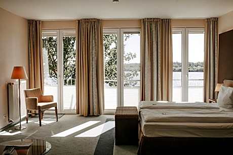 Deluxe Double Room with Balcony and Sea View
