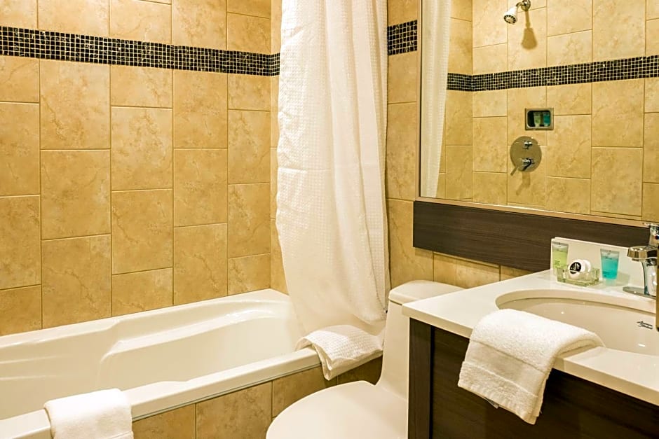 Le Chabrol Hotel & Suites