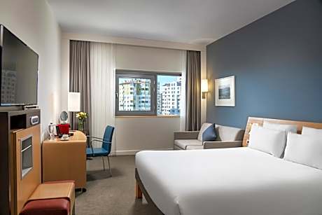 Executive Queen Room with Sofa Bed
