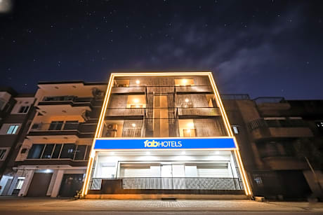 FabHotel La Paz Stay B&B