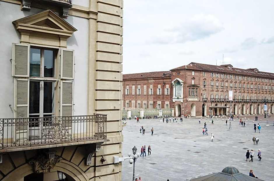 Piazza Castello Suite
