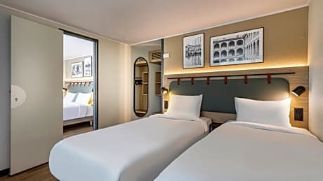 2 Standard Room Connecting - 1 Queen Bed 2 Single Beds