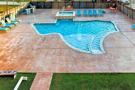 La Quinta Inn & Suites by Wyndham San Antonio Alamo City