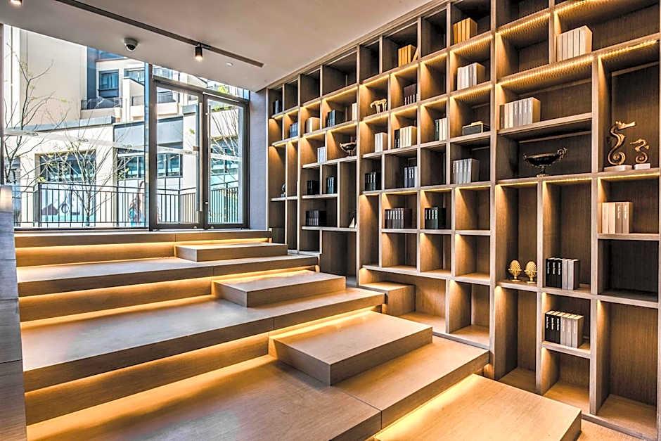 Q-Box Hotel Shanghai Sanjiagang
