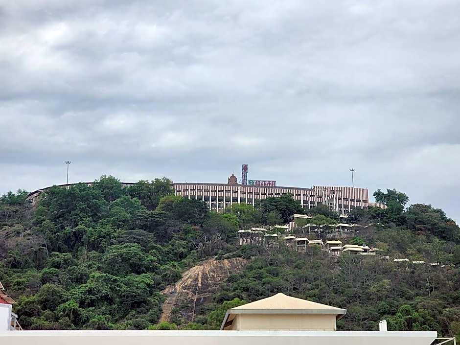 Hotel Ganpat Grand Palani