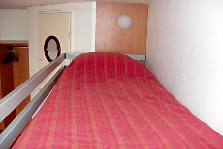 Triple Room (1 Double Bed + 1 Single Bed)