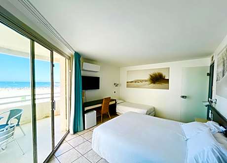 Standard Triple Room with Sea View