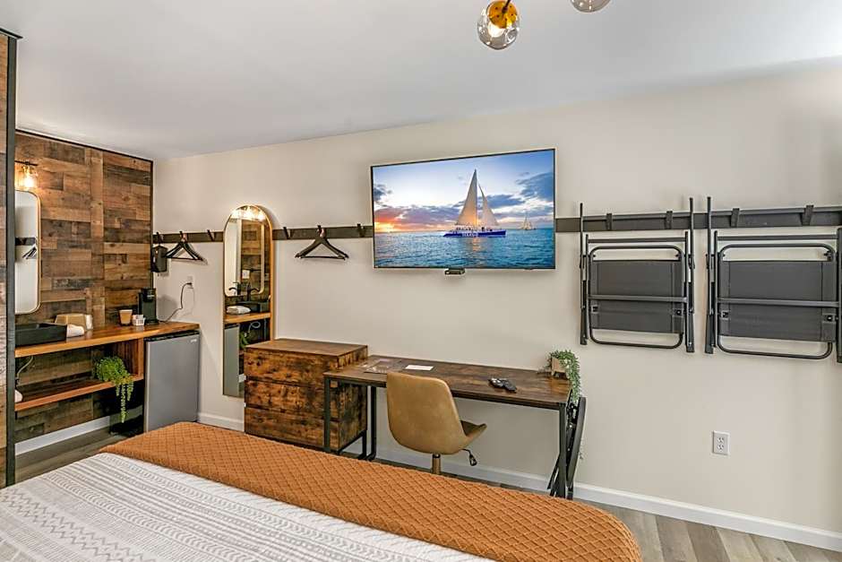 Candlewick Inn and Suites